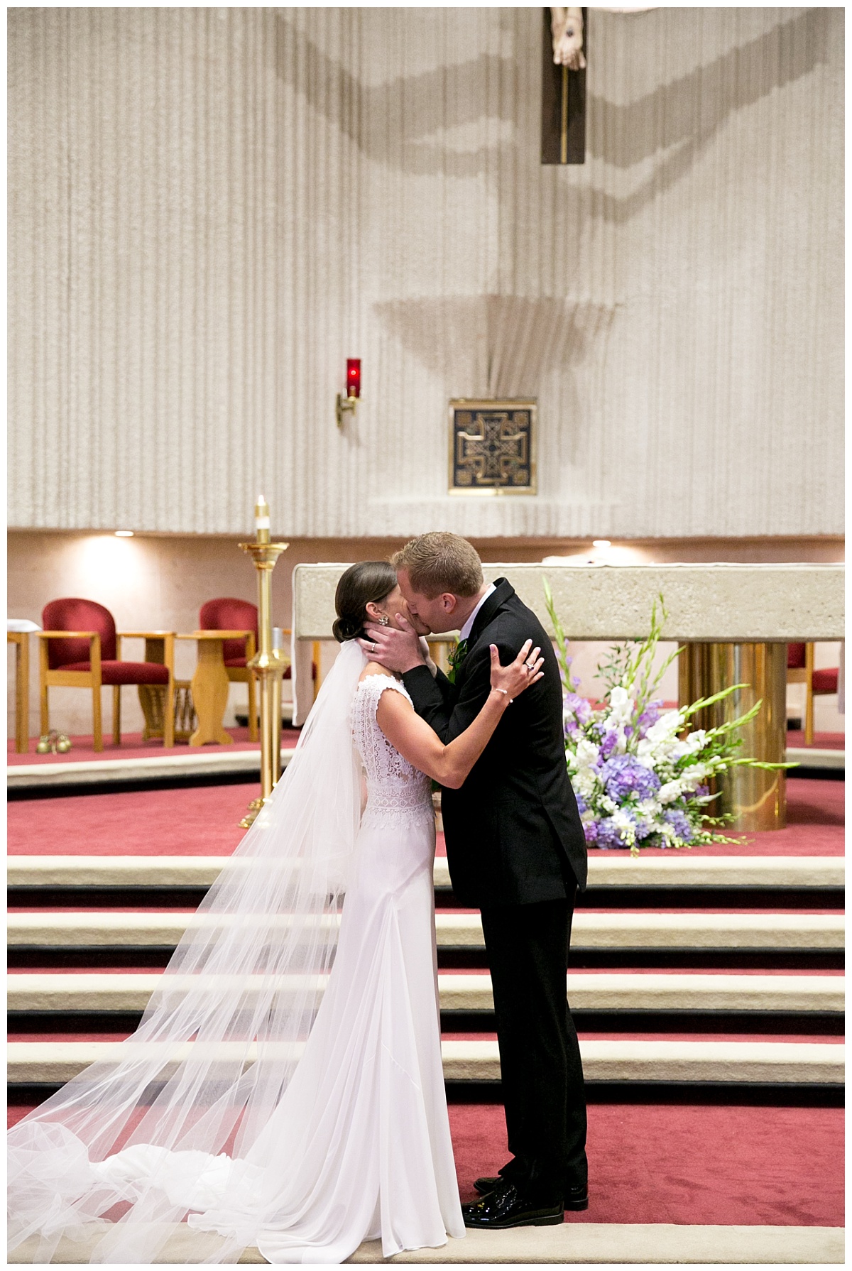 Ivory and purple Piazza on the Green Wedding Flowers