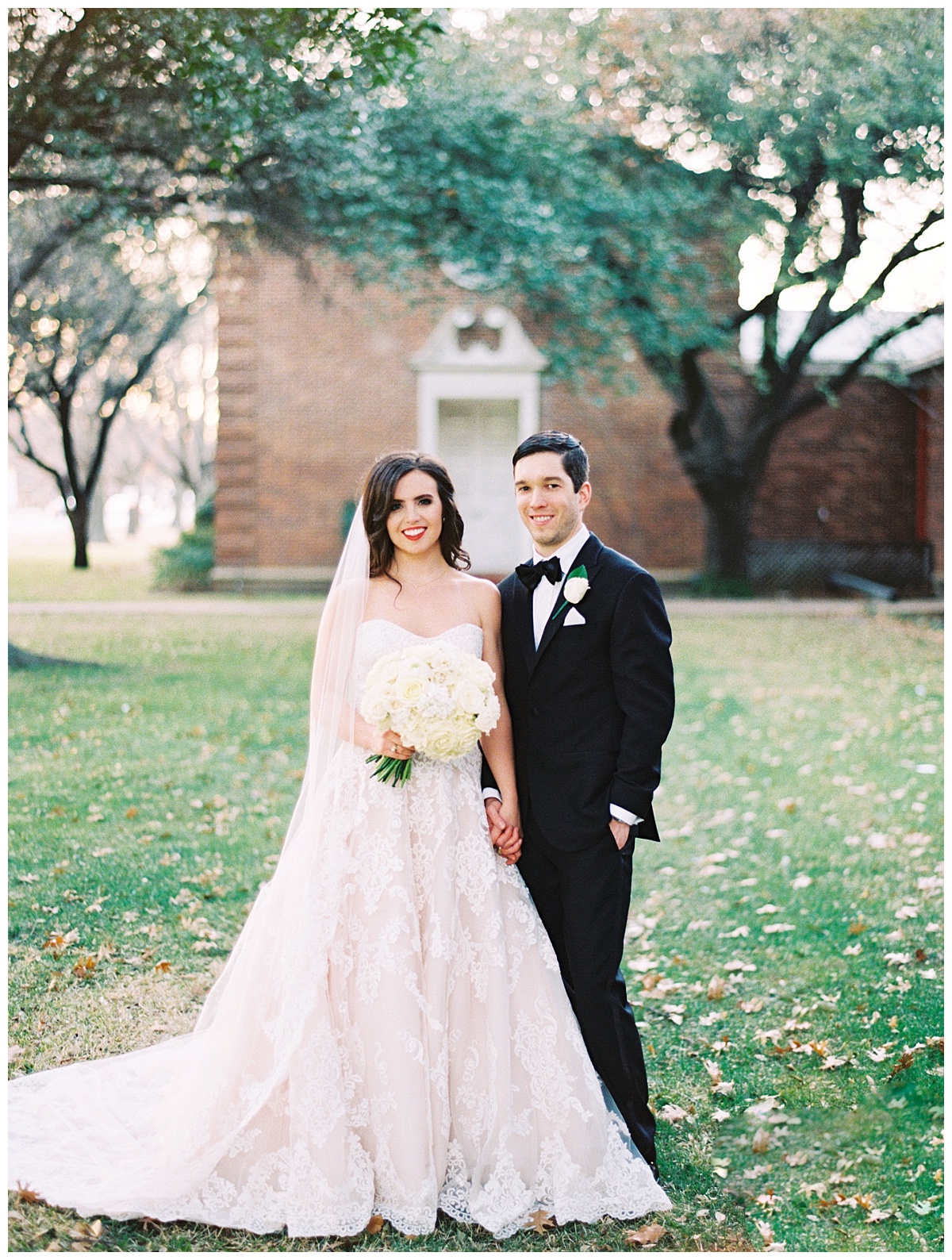 Traditional white, gold, and black Dallas Wedding Royal Lane Baptist Church Room on Main Wedding Flowers