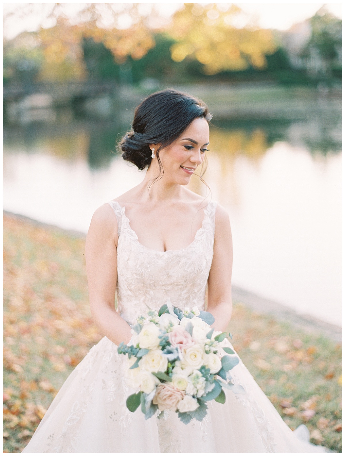 Cityplace,Dallas,eucalyptus,blush,roses,ranunculus,Allen Tsai,Holy Trinity Catholic Church,Lindsey Zamora Events,A & L FLoral Design,Texas,Wedding,Flowers,Bouquets