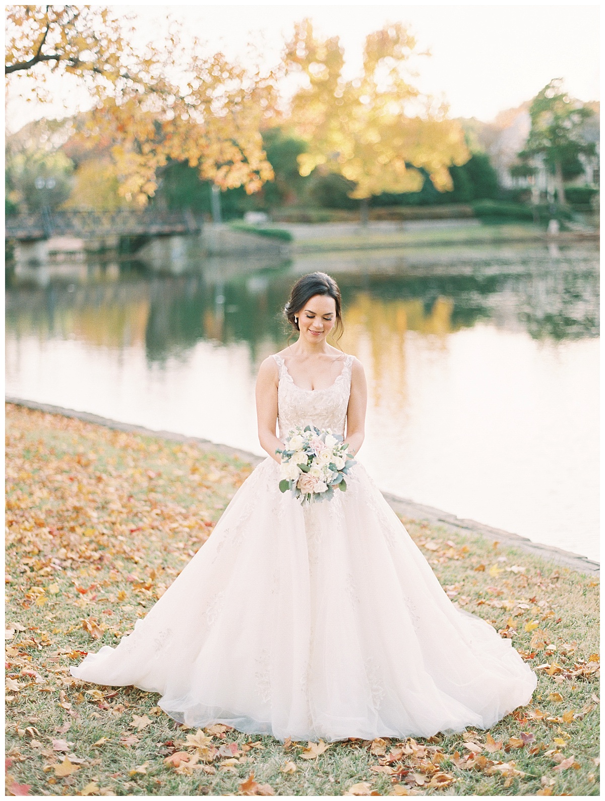 Cityplace,Dallas,eucalyptus,blush,roses,ranunculus,Allen Tsai,Holy Trinity Catholic Church,Lindsey Zamora Events,A & L FLoral Design,Texas,Wedding,Flowers,Bouquets