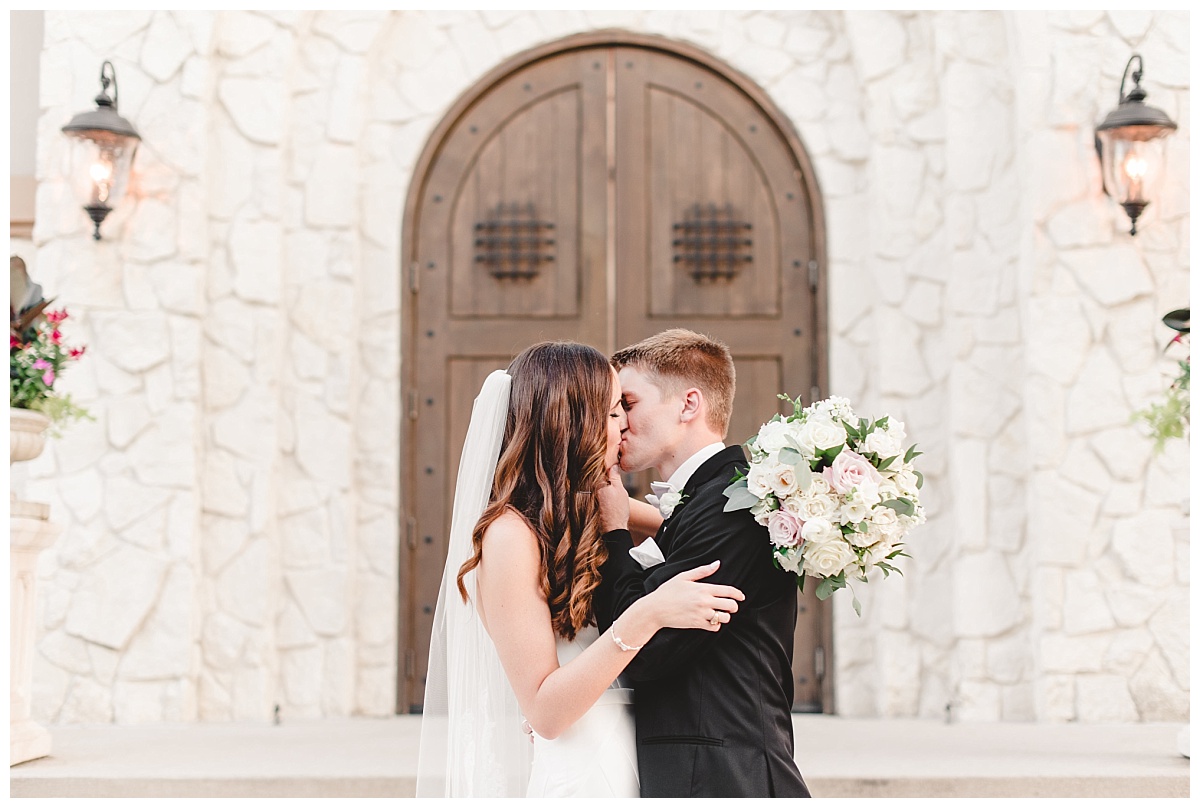 Aristide,colleyville,Dallas,Film,tradtional,wedding,bouquet,Lindsay Davenport photographer,Texas,bouquet,hydrangeas,roses,eucalyptus,stock,ranunculus,bride,centerpiece 