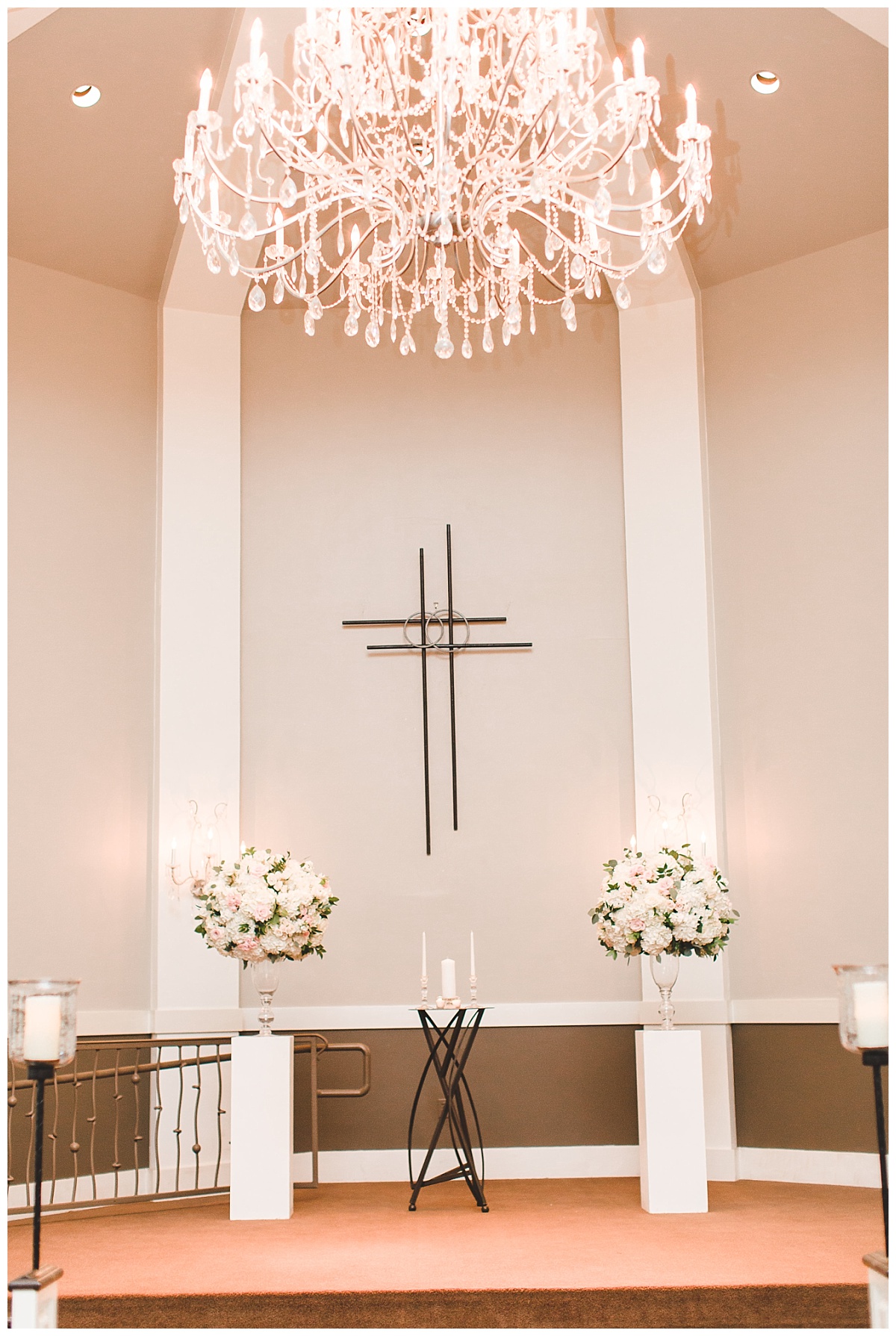 Aristide,colleyville,Dallas,Film,tradtional,wedding,bouquet,Lindsay Davenport photographer,Texas,bouquet,hydrangeas,roses,eucalyptus,stock,ranunculus,bride,centerpiece 