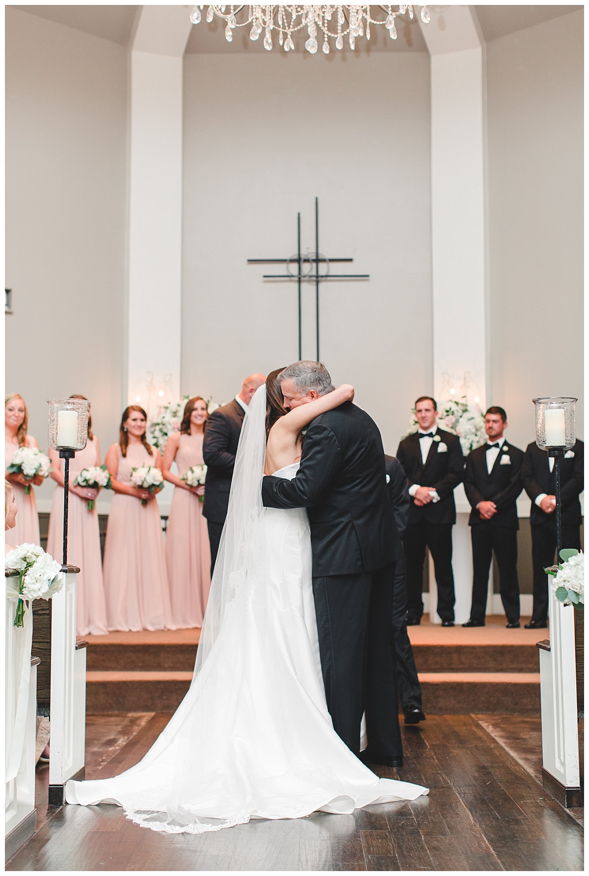 Aristide,colleyville,Dallas,Film,tradtional,wedding,bouquet,Lindsay Davenport photographer,Texas,bouquet,hydrangeas,roses,eucalyptus,stock,ranunculus,bride,centerpiece 