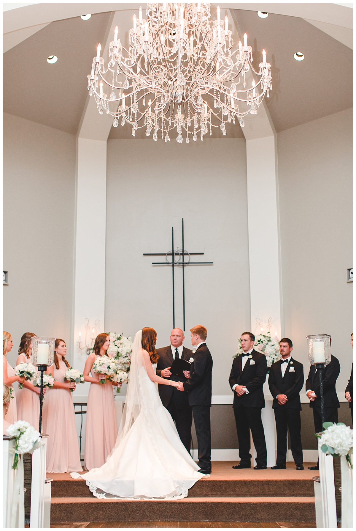 Aristide,colleyville,Dallas,Film,tradtional,wedding,bouquet,Lindsay Davenport photographer,Texas,bouquet,hydrangeas,roses,eucalyptus,stock,ranunculus,bride,centerpiece 