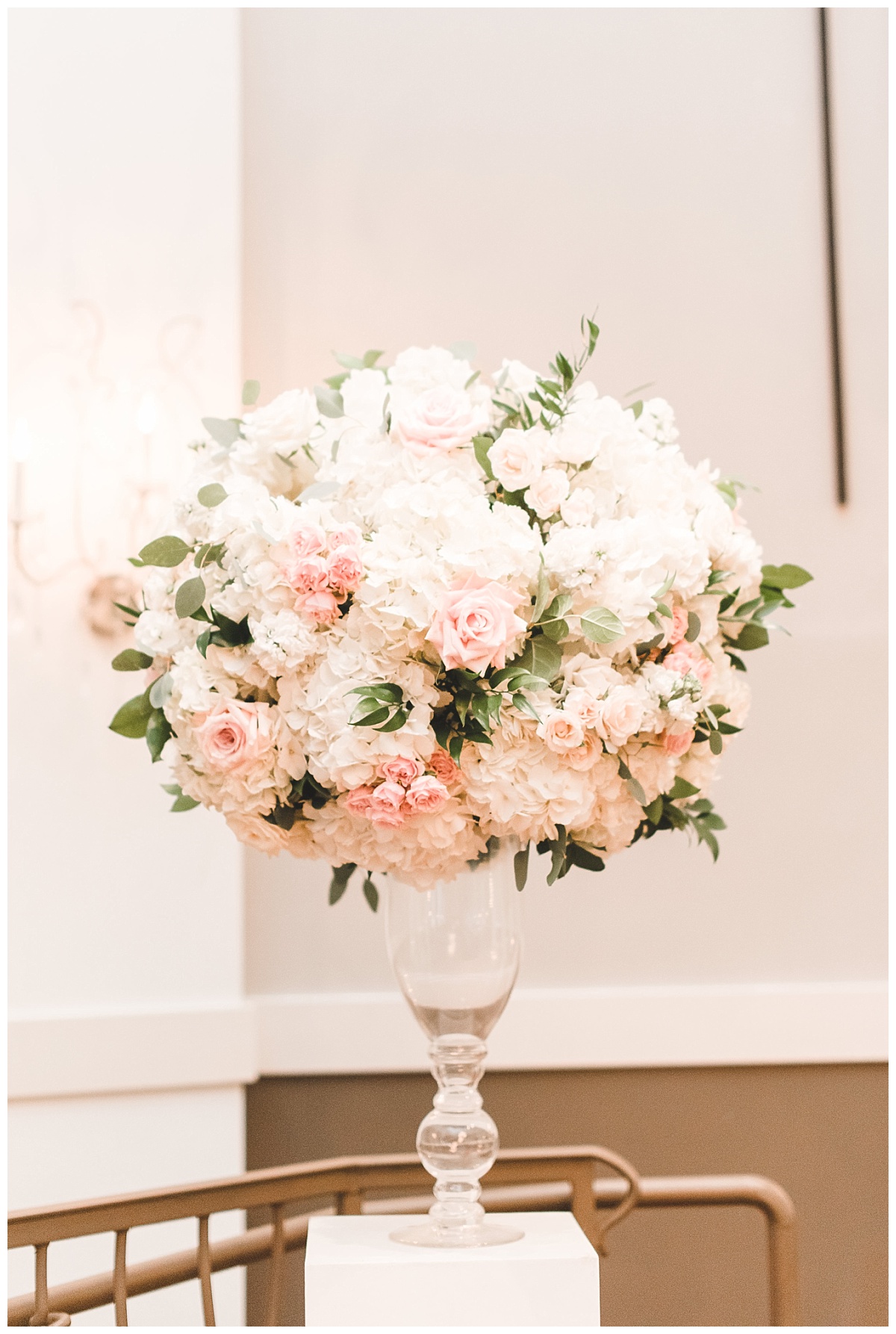 Aristide,colleyville,Dallas,Film,tradtional,wedding,bouquet,Lindsay Davenport photographer,Texas,bouquet,hydrangeas,roses,eucalyptus,stock,ranunculus,bride,centerpiece 