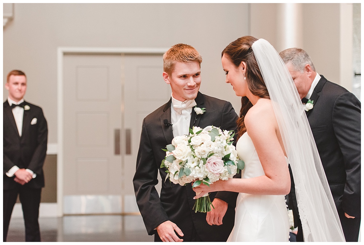 Aristide,colleyville,Dallas,Film,tradtional,wedding,bouquet,Lindsay Davenport photographer,Texas,bouquet,hydrangeas,roses,eucalyptus,stock,ranunculus,bride,centerpiece 