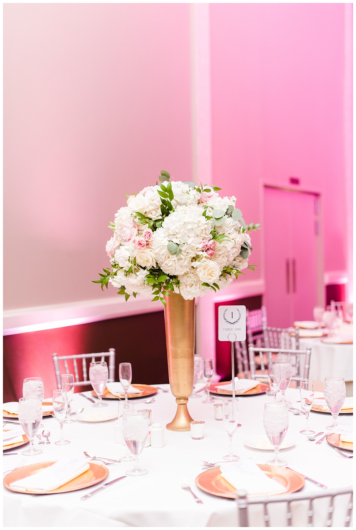 Aristide,colleyville,Dallas,Film,tradtional,wedding,bouquet,Lindsay Davenport photographer,Texas,bouquet,hydrangeas,roses,eucalyptus,stock,ranunculus,bride,centerpiece 