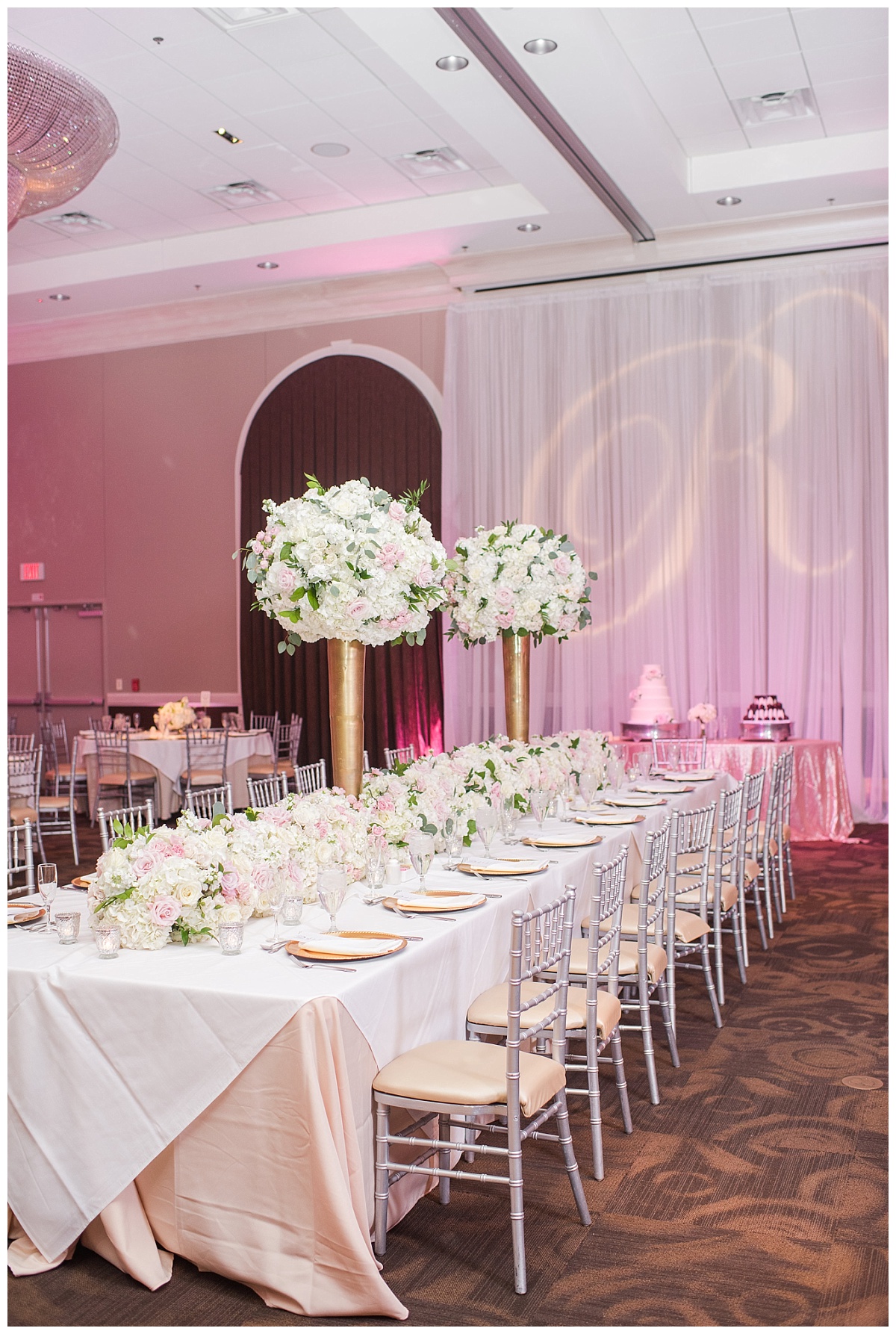 Aristide,colleyville,Dallas,Film,tradtional,wedding,bouquet,Lindsay Davenport photographer,Texas,bouquet,hydrangeas,roses,eucalyptus,stock,ranunculus,bride,centerpiece 